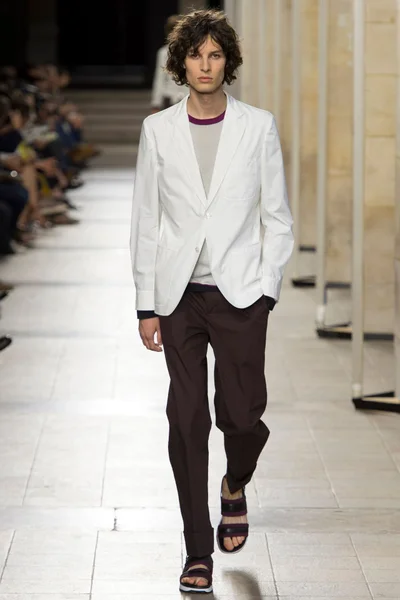 Look 7